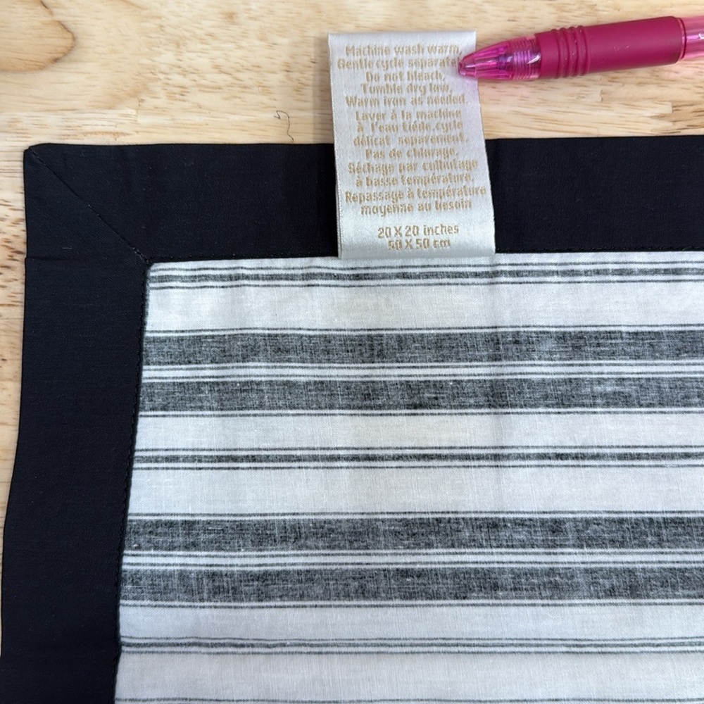 Williams Sonoma Ornate Black and White Striped Table Napkins set of 4 - Picture 4 of 5